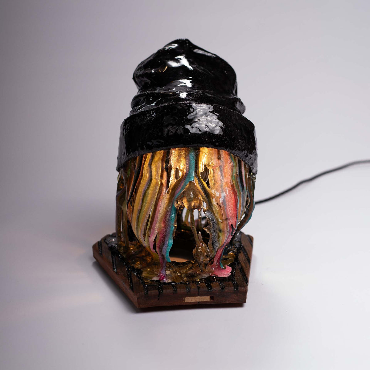 Melting Sahne sculpture, front view, unlit