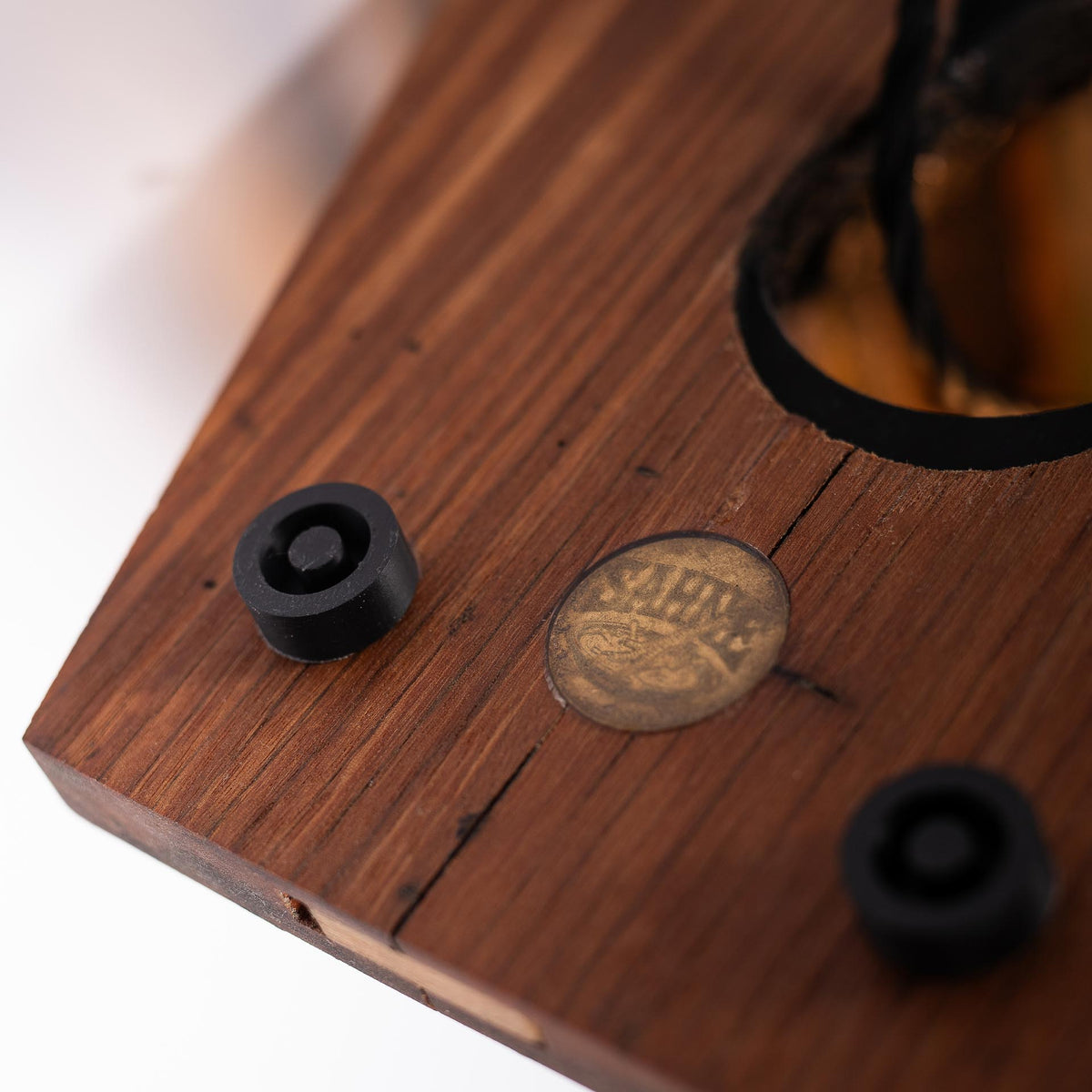 Underside of the wooden base with rubber feet and the sahne.studio emblem