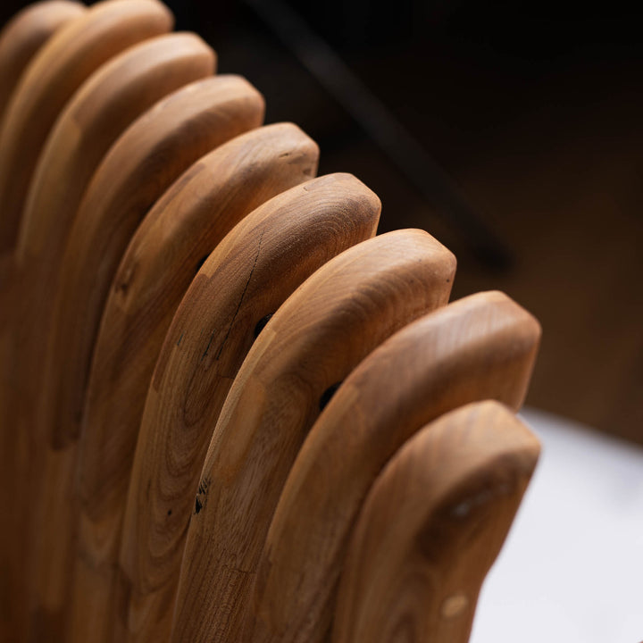 Close-up of the rounded oak slats of the backrest